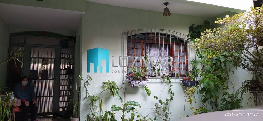 Casa à venda com 3 quartos, 230m² - Foto 1