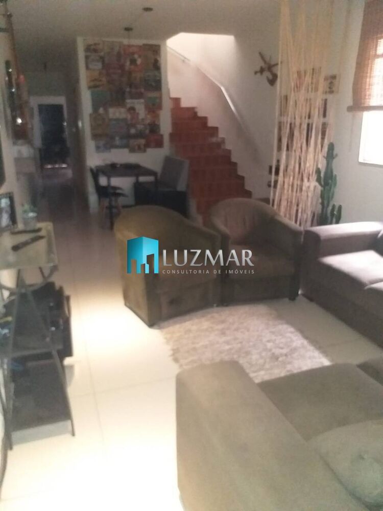 Casa à venda com 3 quartos, 145m² - Foto 1