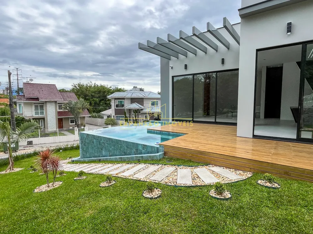Casa, 3 quartos, 270 m² - Foto 1