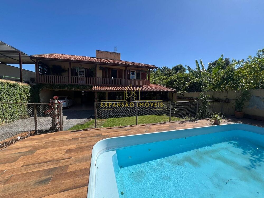 Casa, 3 quartos, 245 m² - Foto 1
