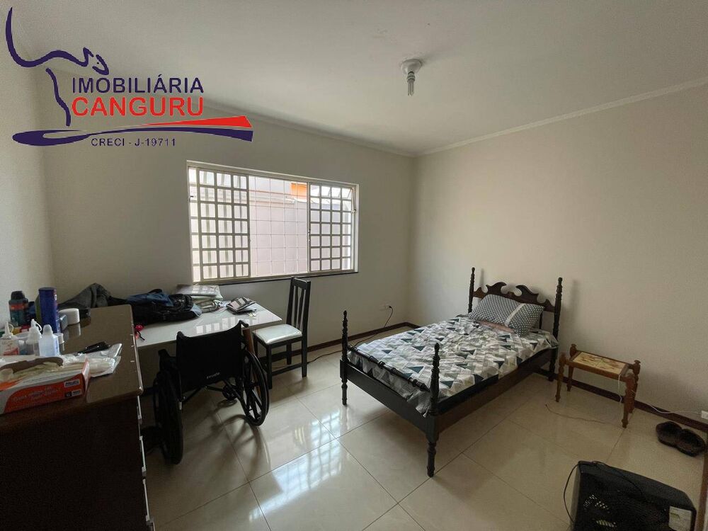 Casa, 5 quartos, 305 m² - Foto 2