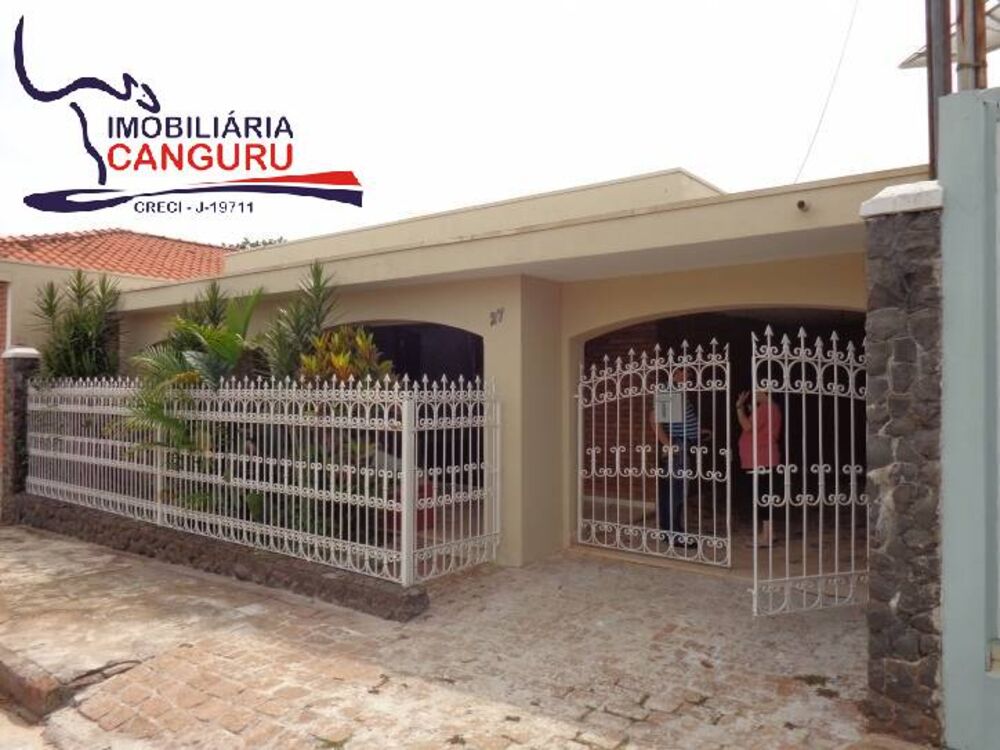 Casa à venda com 3 quartos, 204m² - Foto 1