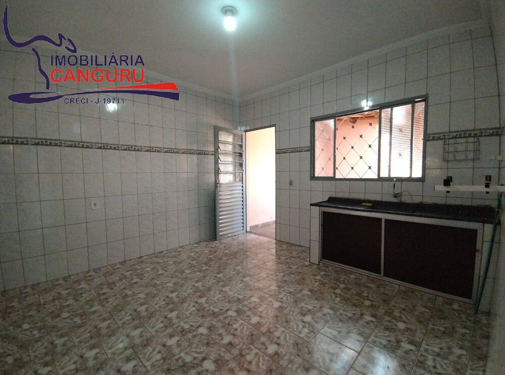 Casa à venda com 2 quartos, 128m² - Foto 2