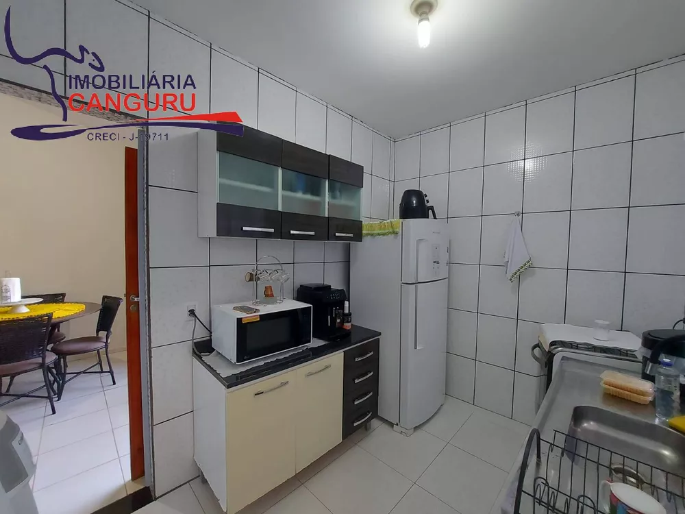 Casa à venda com 2 quartos, 80m² - Foto 7