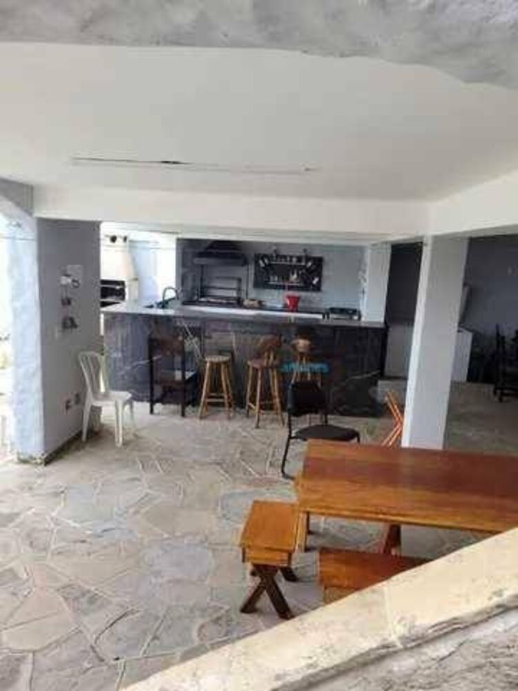 Casa à venda com 4 quartos, 200m² - Foto 1