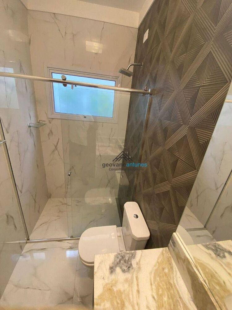 Casa de Condomínio para alugar com 4 quartos, 250m² - Foto 3