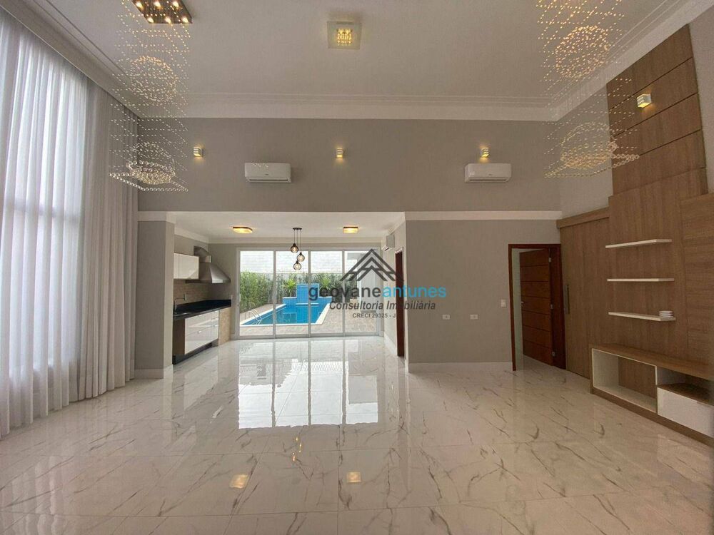 Casa de Condomínio para alugar com 4 quartos, 250m² - Foto 1