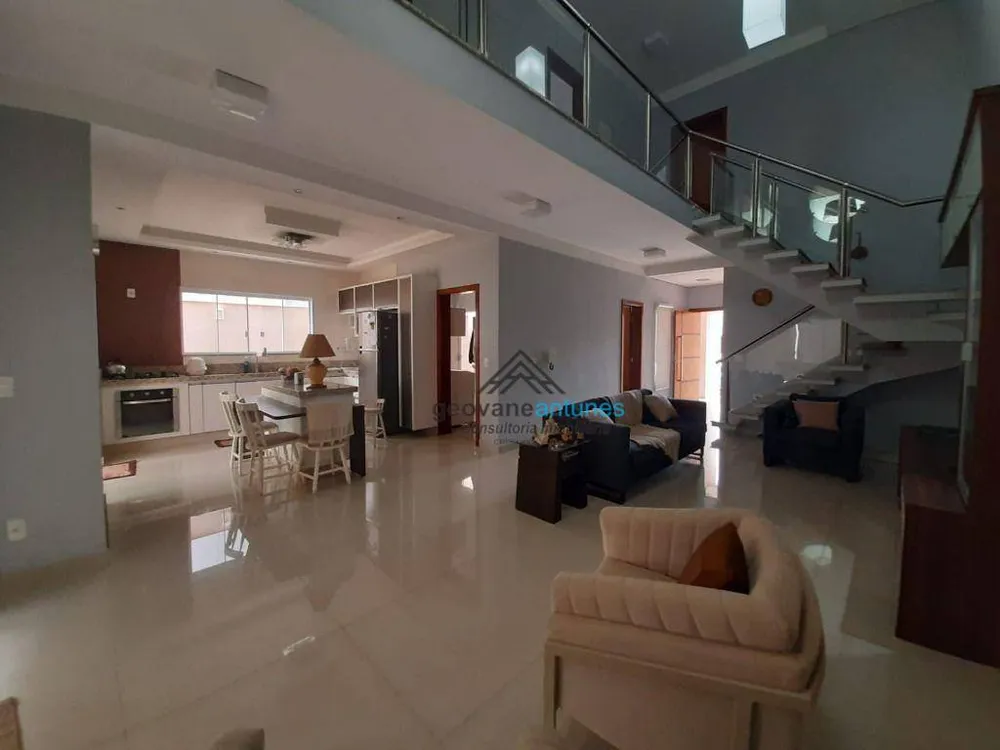 Sobrado, 3 quartos, 220 m² - Foto 2
