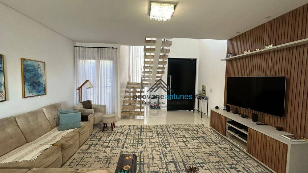 Sobrado à venda com 4 quartos, 283m² - Foto 1
