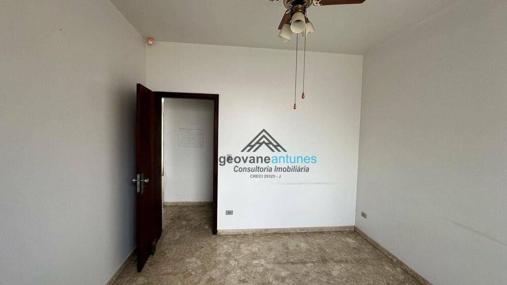 Casa à venda com 3 quartos, 260m² - Foto 3