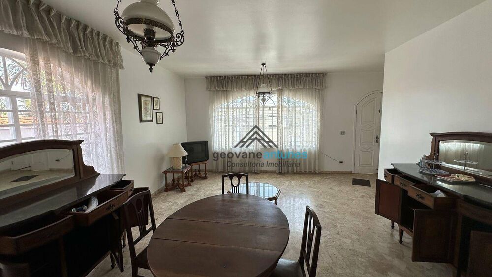 Casa à venda com 3 quartos, 260m² - Foto 1