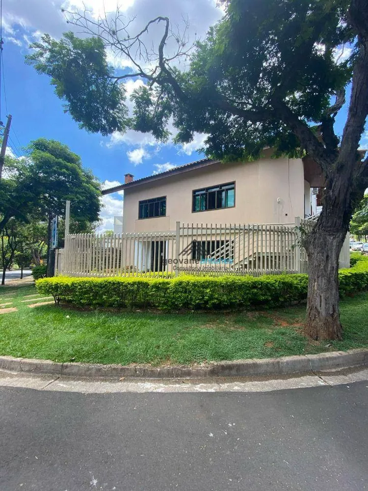 Sobrado à venda com 10 quartos, 600m² - Foto 1