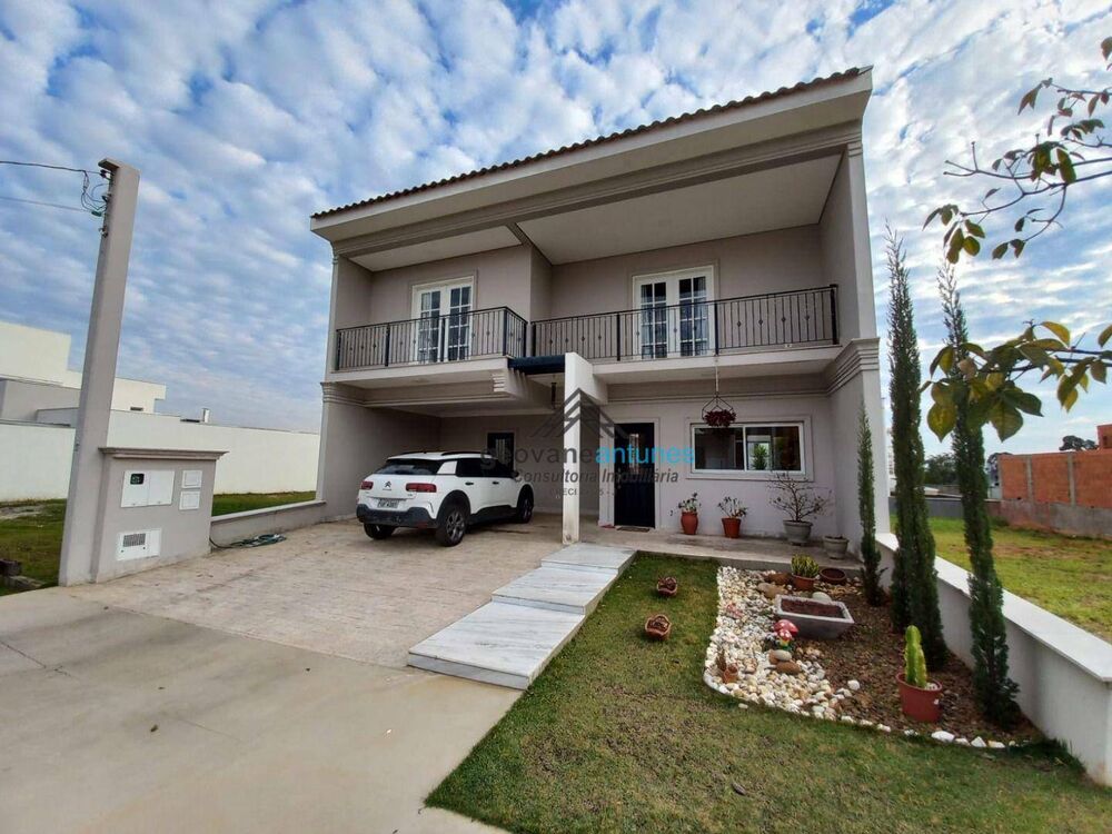 Sobrado à venda com 3 quartos, 236m² - Foto 1