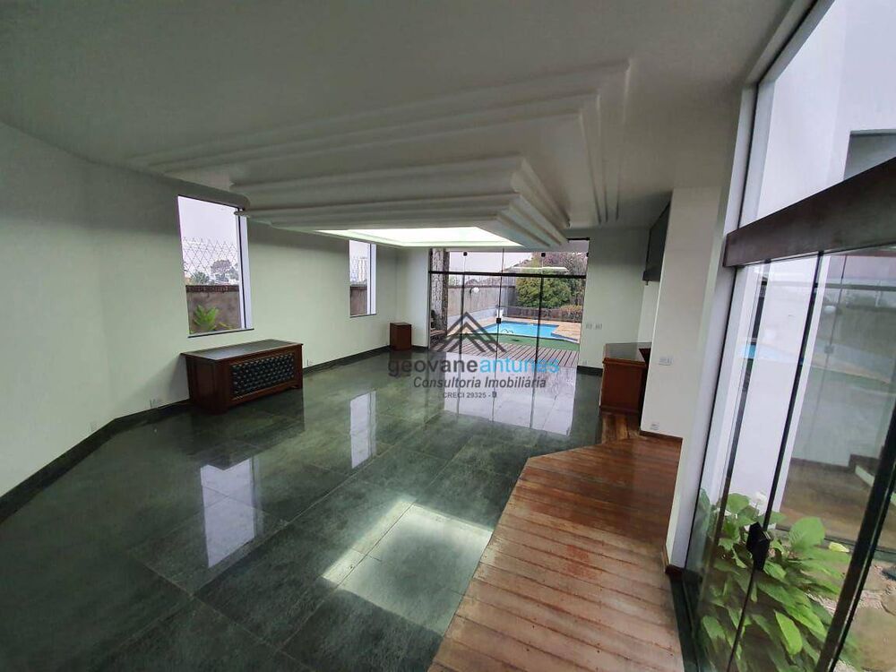 Sobrado à venda com 4 quartos, 681m² - Foto 1