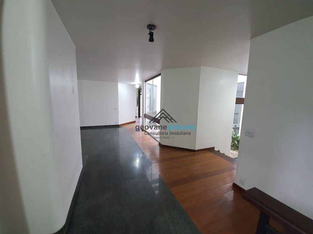 Sobrado à venda com 4 quartos, 681m² - Foto 2