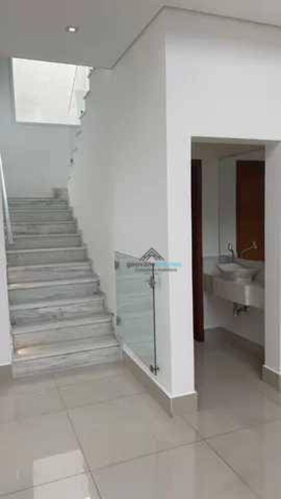 Sobrado à venda com 4 quartos, 275m² - Foto 3