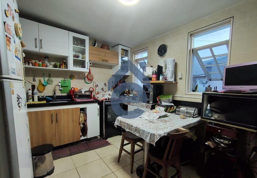 Casa à venda com 3 quartos, 278m² - Foto 4