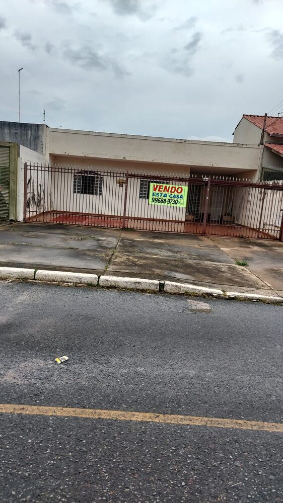 Casa à venda com 3 quartos, 200m² - Foto 1