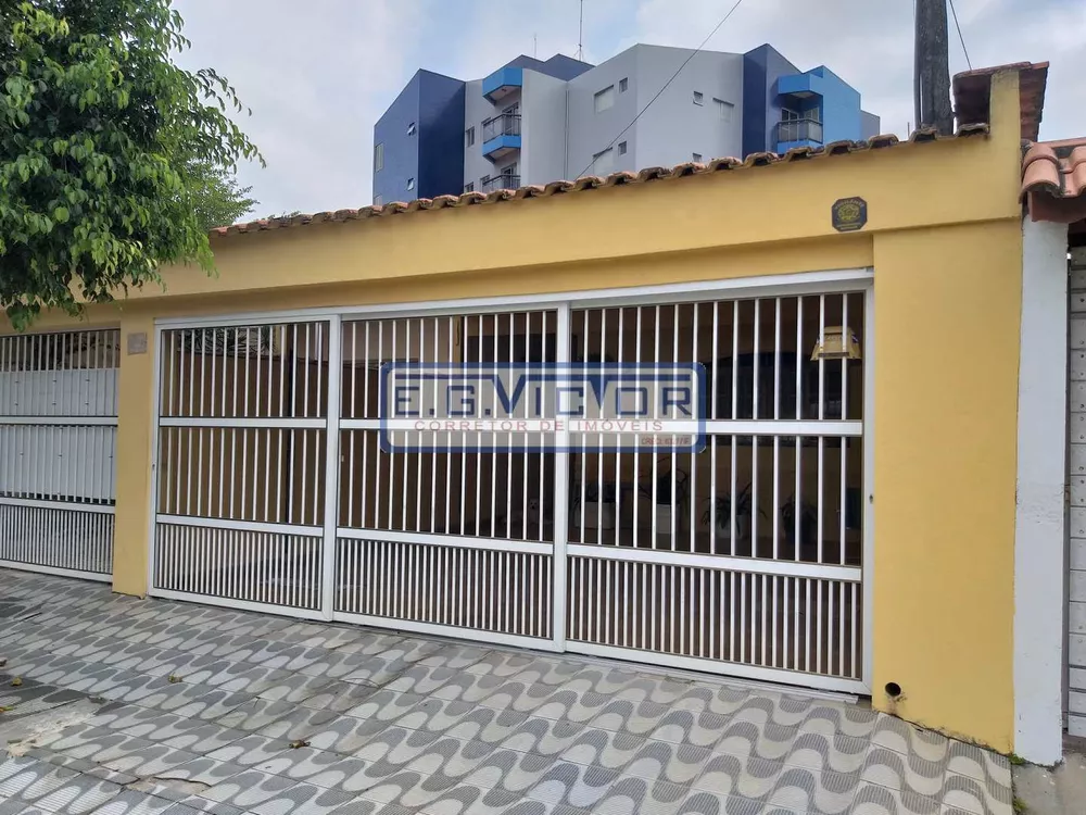 Casa à venda com 4 quartos, 1m² - Foto 1