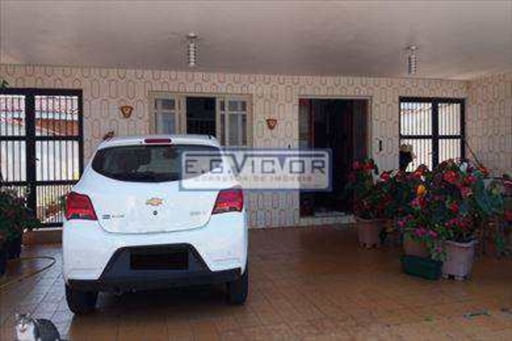 Casa à venda com 4 quartos, 184m² - Foto 1