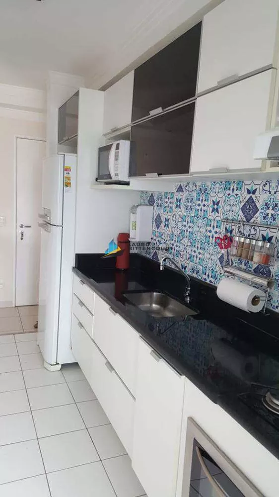 Apartamento à venda com 2 quartos, 70m² - Foto 3