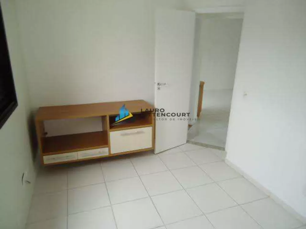 Apartamento à venda com 2 quartos, 70m² - Foto 2