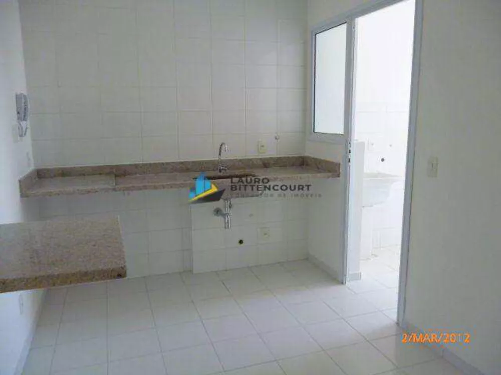 Apartamento à venda com 3 quartos, 96m² - Foto 2