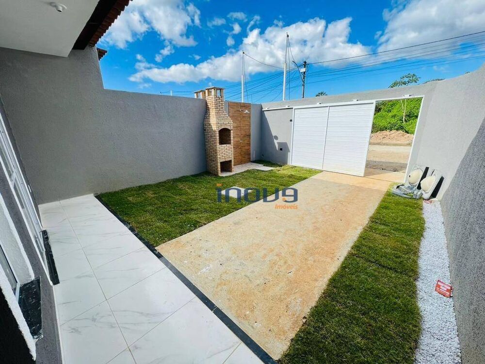 Casa à venda com 3 quartos, 98m² - Foto 1