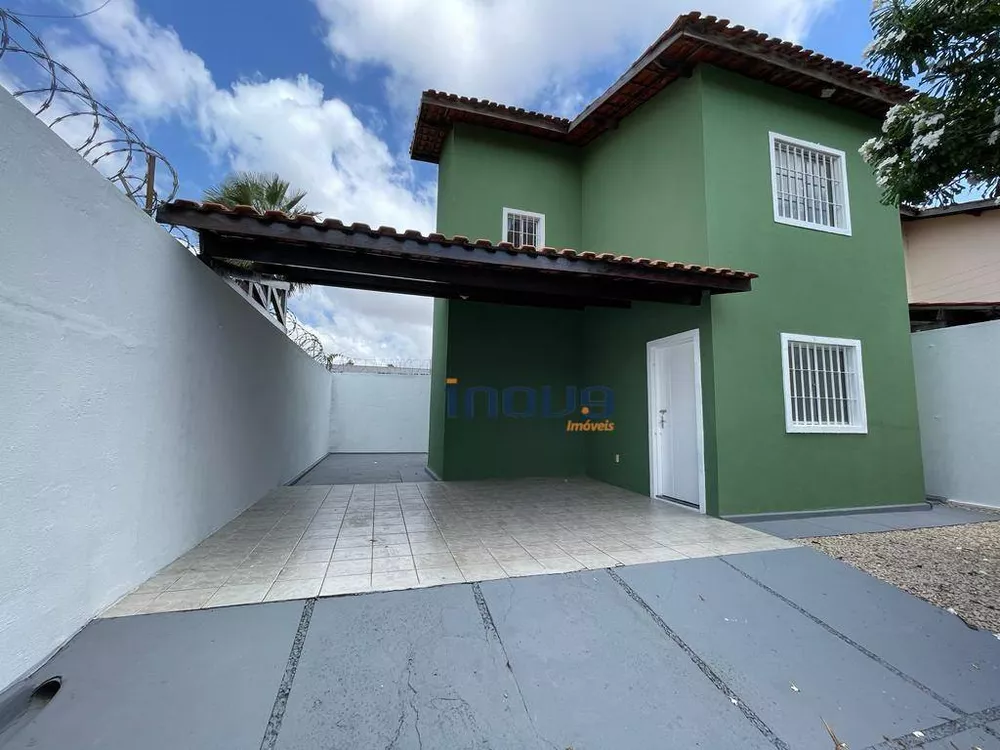 Casa à venda com 2 quartos, 100m² - Foto 1