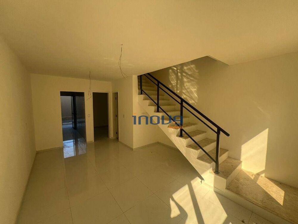 Casa à venda com 3 quartos, 91m² - Foto 2