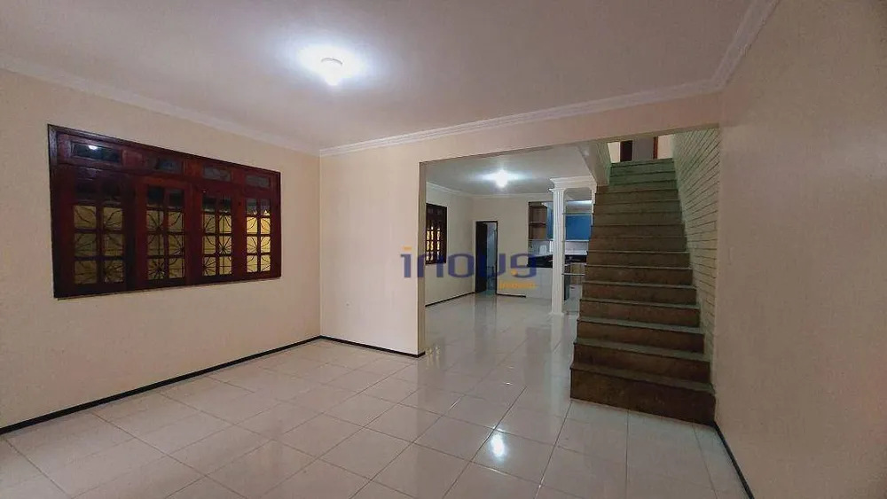 Casa, 5 quartos, 183 m² - Foto 1