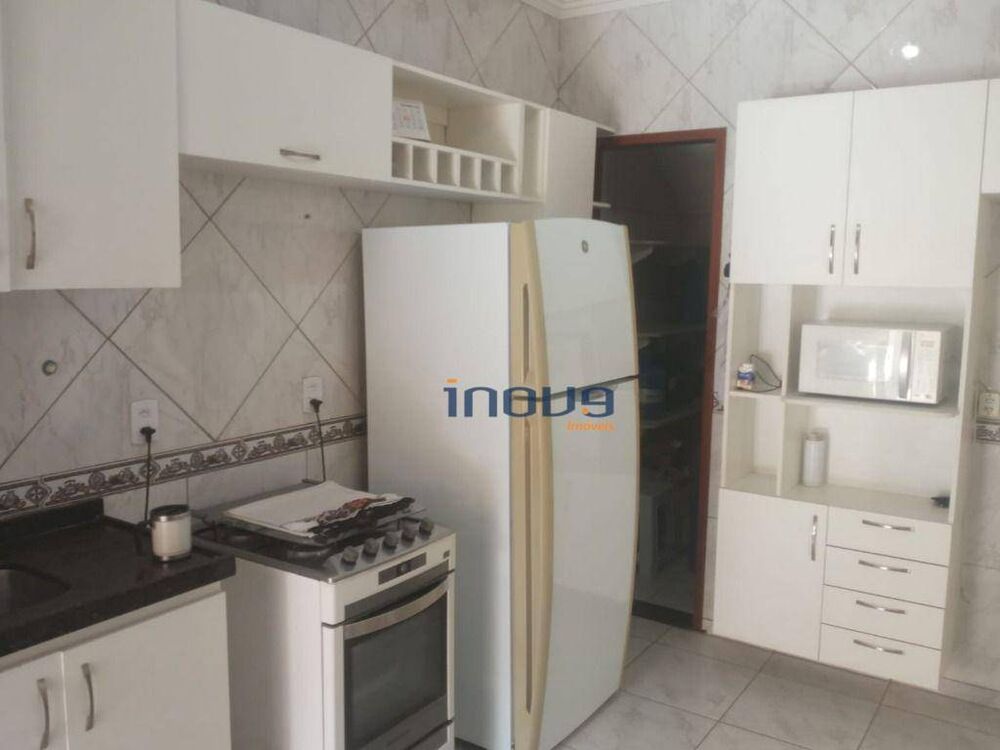 Casa de Condomínio à venda com 4 quartos, 320m² - Foto 2