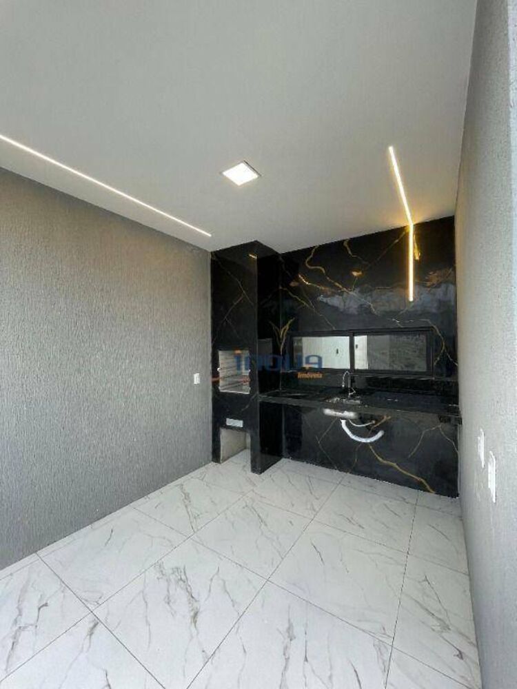 Casa à venda com 3 quartos, 95m² - Foto 1