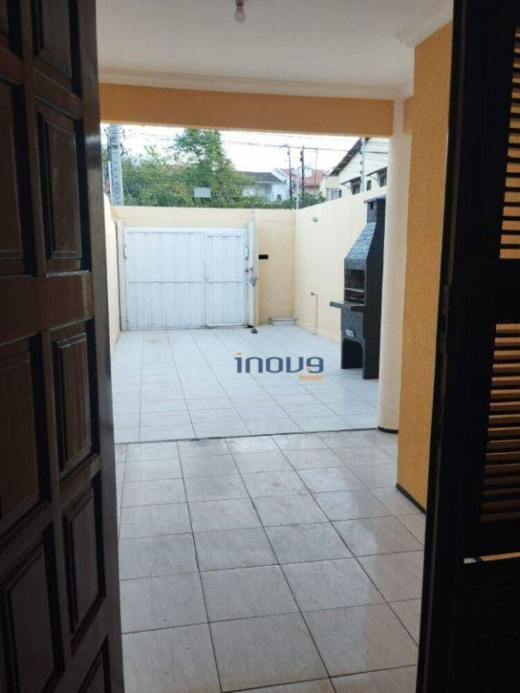 Casa à venda com 2 quartos, 75m² - Foto 2