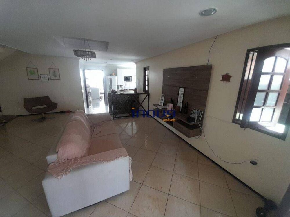 Casa à venda com 5 quartos, 276m² - Foto 2
