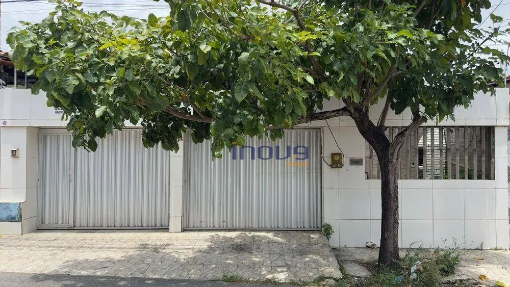 Casa, 4 quartos, 210 m² - Foto 1
