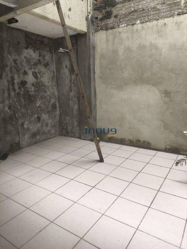 Casa à venda com 3 quartos, 169m² - Foto 1