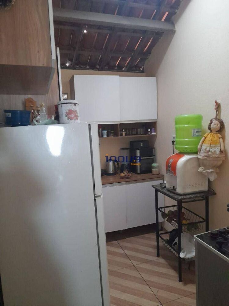 Casa à venda com 2 quartos, 200m² - Foto 3