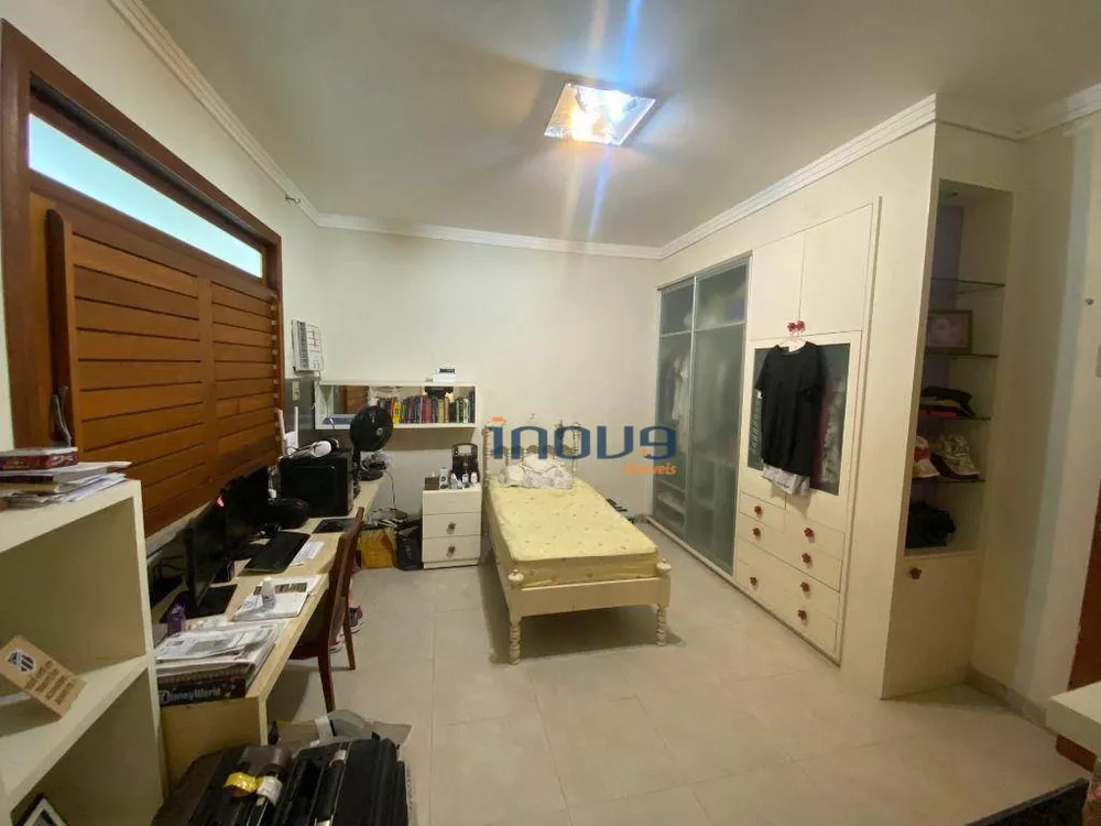 Casa, 6 quartos, 252 m² - Foto 17