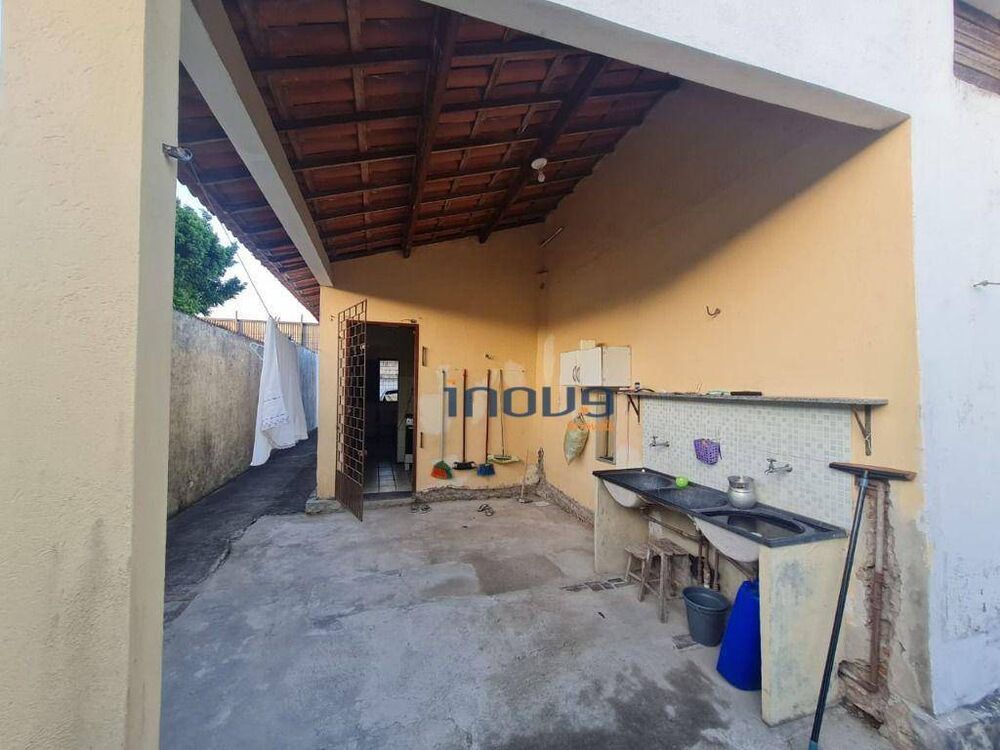 Casa à venda com 2 quartos, 100m² - Foto 1