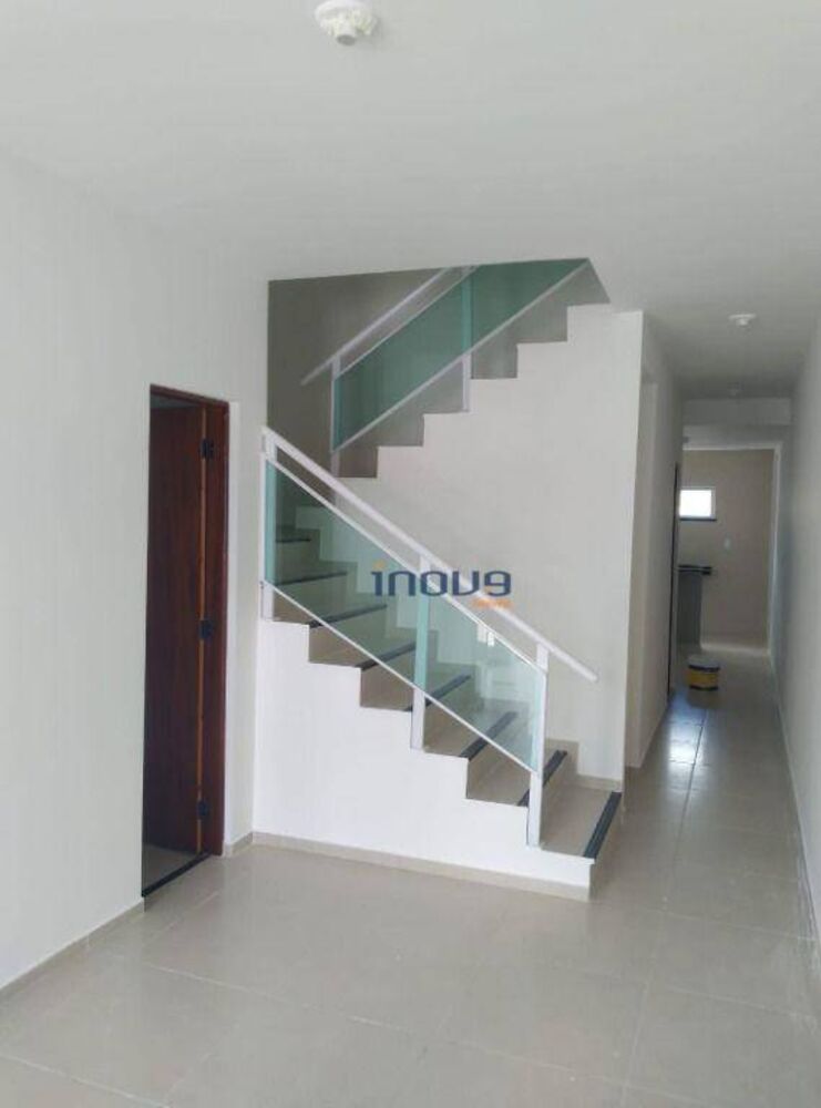 Casa à venda com 3 quartos, 96m² - Foto 2