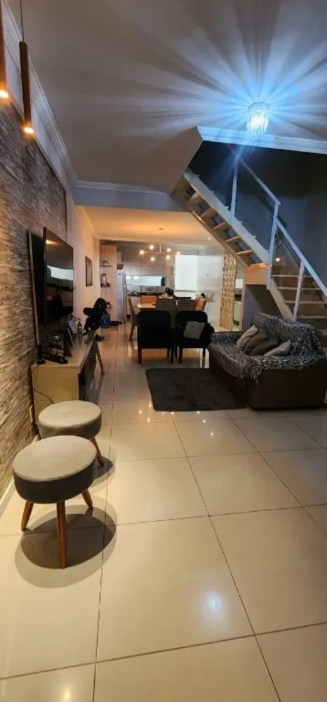 Casa, 2 quartos, 200 m² - Foto 1