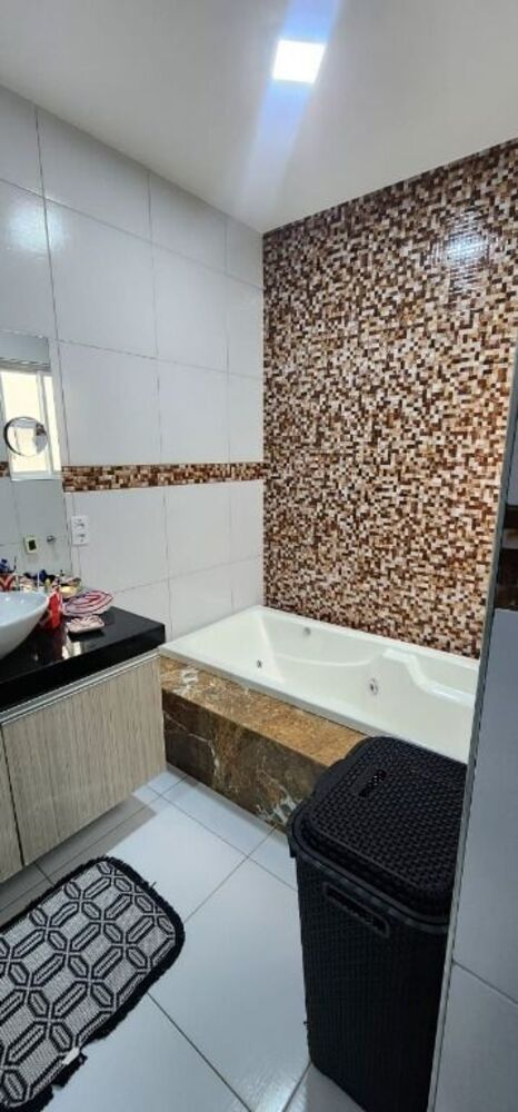 Casa à venda com 2 quartos, 200m² - Foto 2