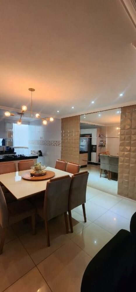 Casa à venda com 2 quartos, 200m² - Foto 1