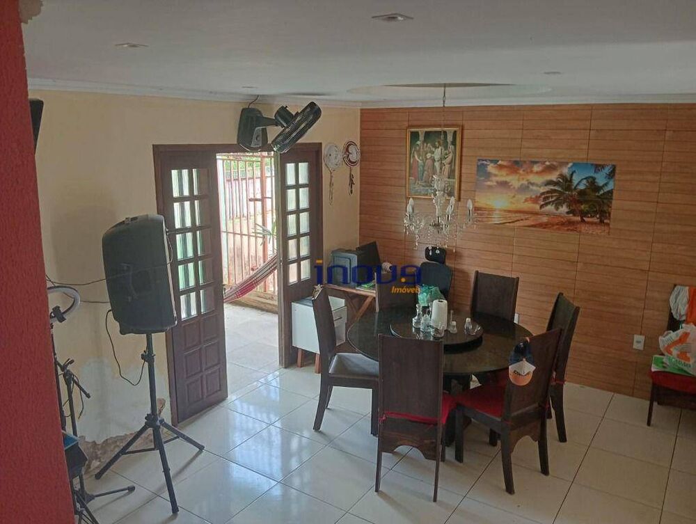 Casa à venda com 4 quartos, 70m² - Foto 2