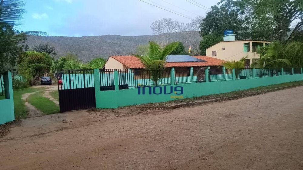 Casa à venda com 4 quartos, 70m² - Foto 1
