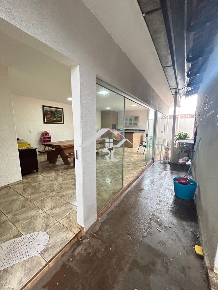 Casa à venda com 3 quartos - Foto 1