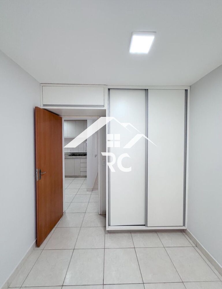 Apartamento à venda com 2 quartos, 45m² - Foto 2