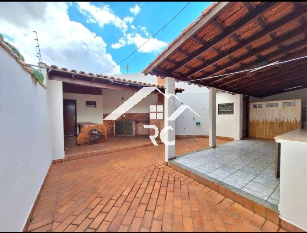 Casa à venda com 3 quartos - Foto 1