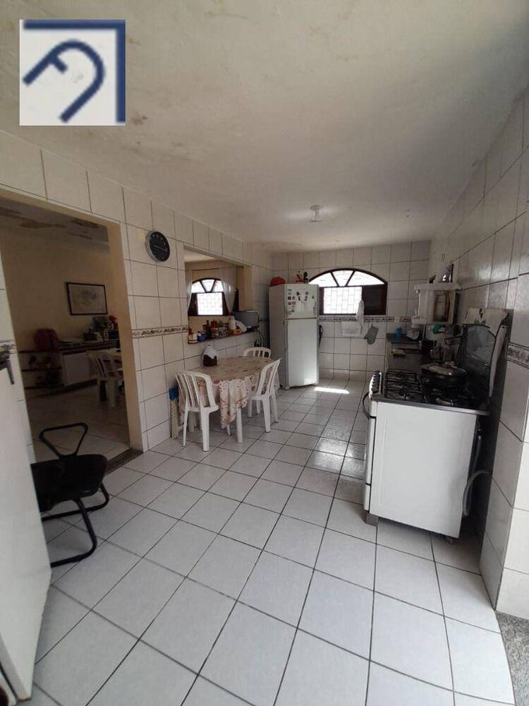 Casa à venda com 4 quartos, 257m² - Foto 2